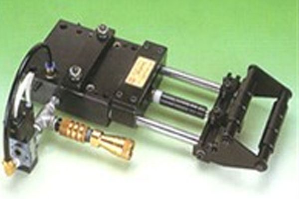 Cấp phôi khí có van điều khiển